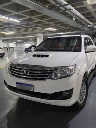 TOYOTA HILUX SW4 3.0 SRV 4X4 7 LUGARES 16V TURBO INTERCOOLER DIESEL 4P AUTOMÁTICO TOYOTA HILUX SW4 3.0 SRV 4X4 7 LUGARES 16V TURBO INTERCOOLER DIESEL 4P AUTOMÁTICO